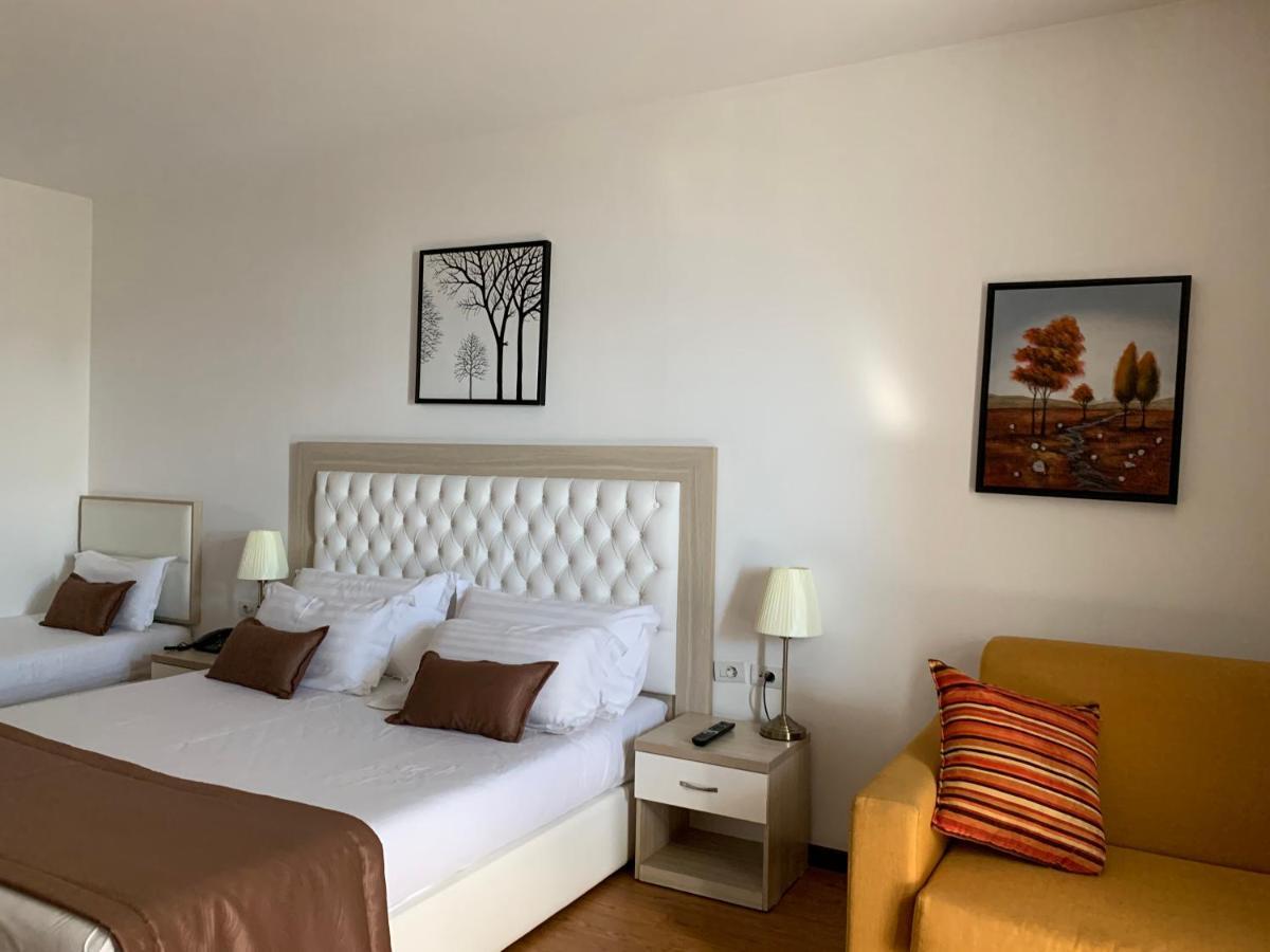 Hotel Bleart Shkallnur ภายนอก รูปภาพ