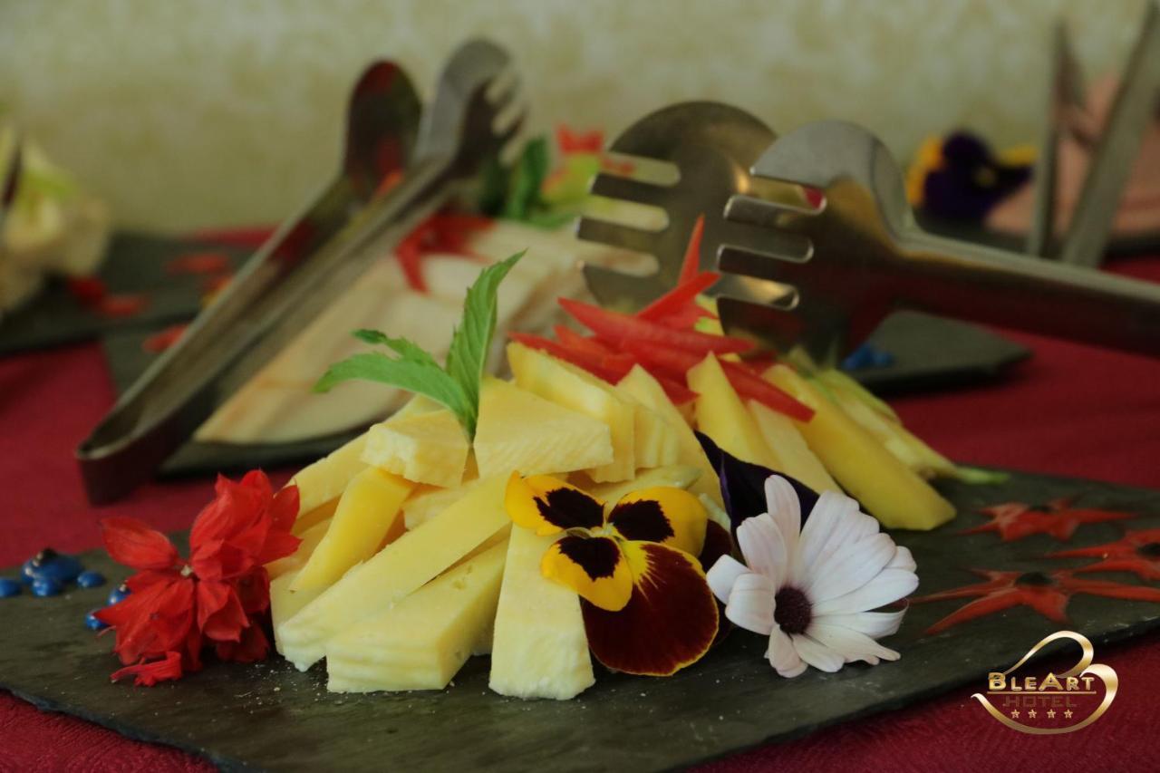 Hotel Bleart Shkallnur ภายนอก รูปภาพ