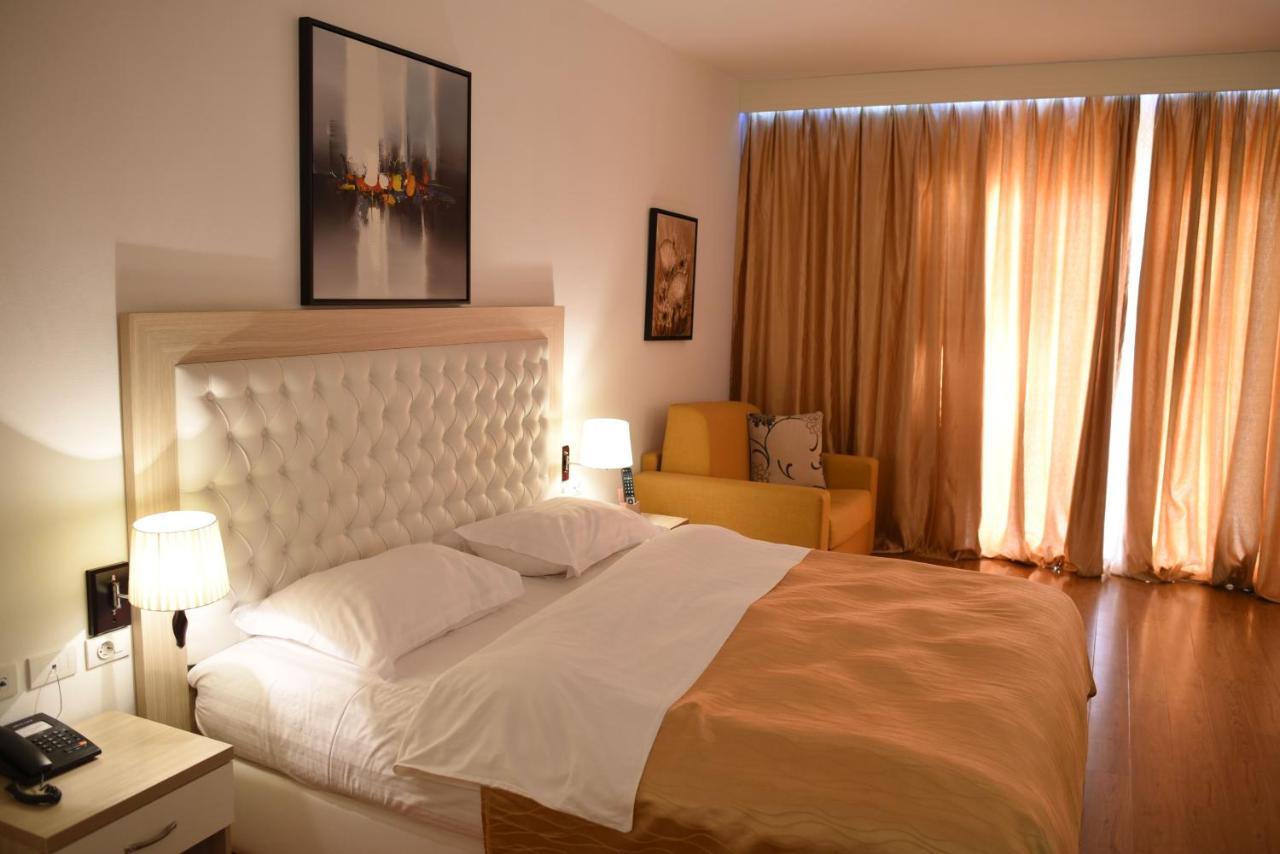 Hotel Bleart Shkallnur ภายนอก รูปภาพ