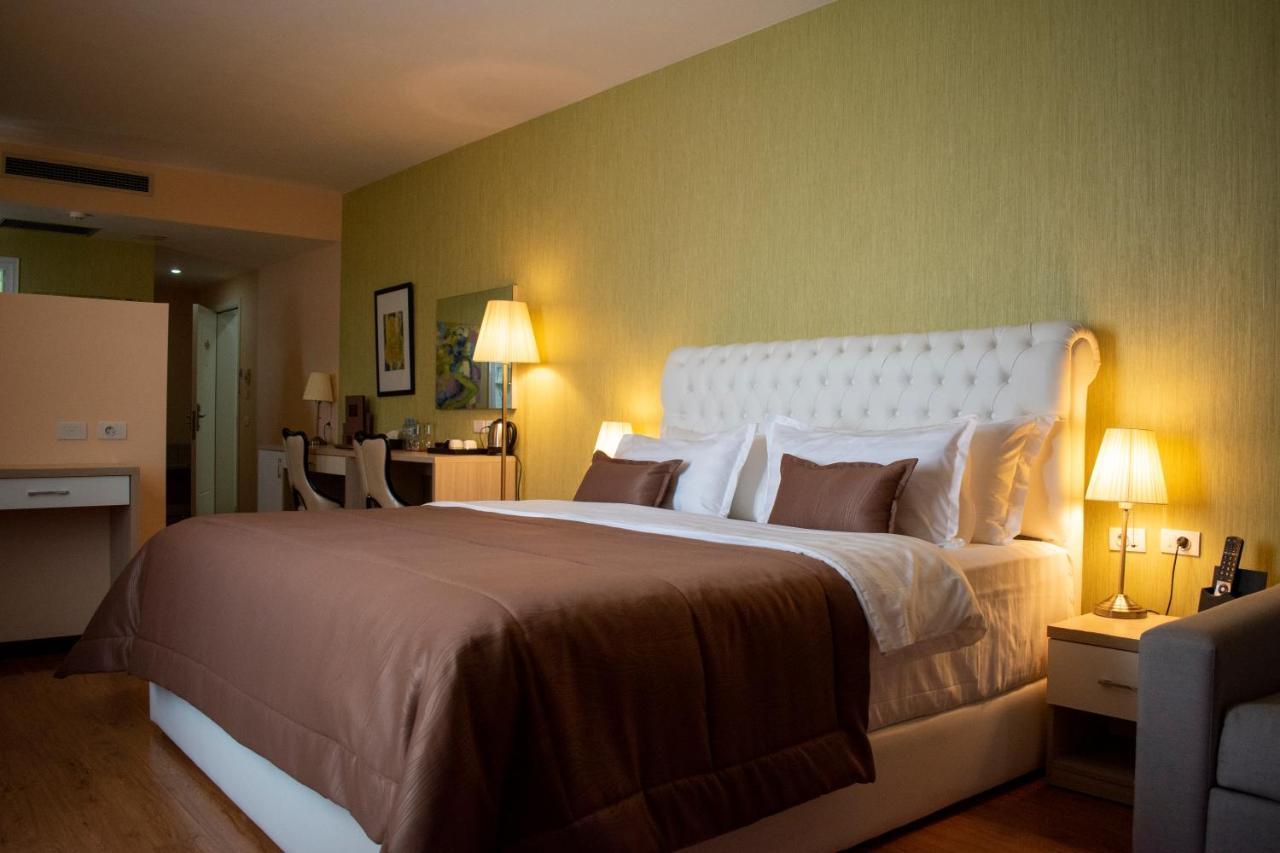 Hotel Bleart Shkallnur ภายนอก รูปภาพ