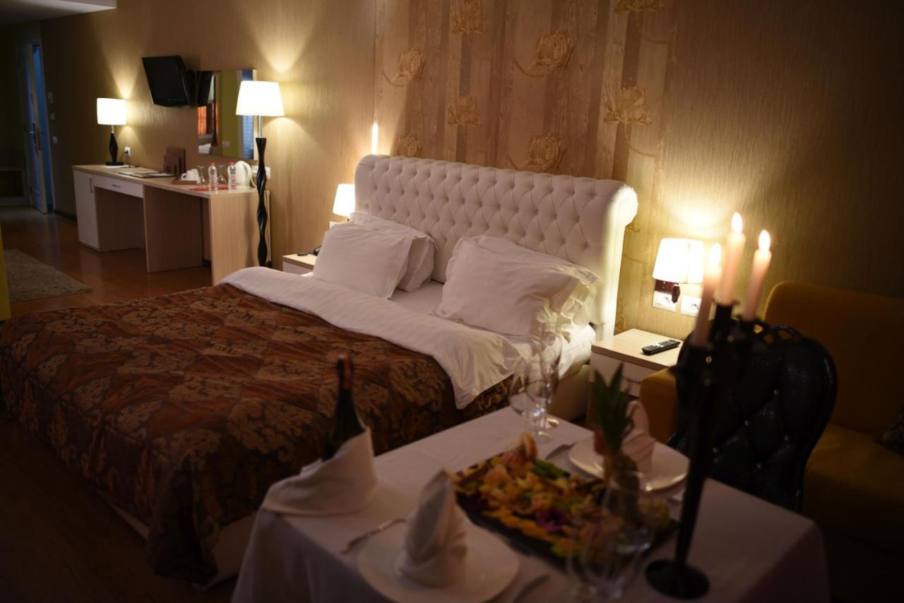 Hotel Bleart Shkallnur ภายนอก รูปภาพ