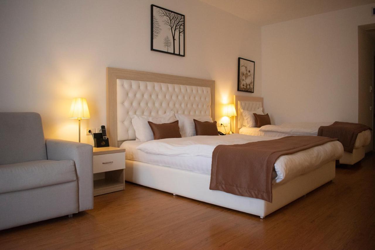 Hotel Bleart Shkallnur ภายนอก รูปภาพ